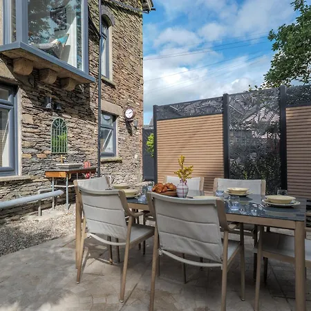 Beckside Cottage, Luxury Retreat With Garden, Park & Beck Views * Windermere