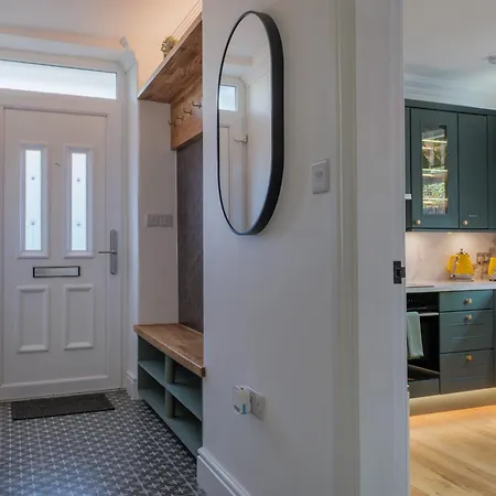 Holiday home Beckside Cottage, Luxury Retreat With Garden, Park & Beck Views