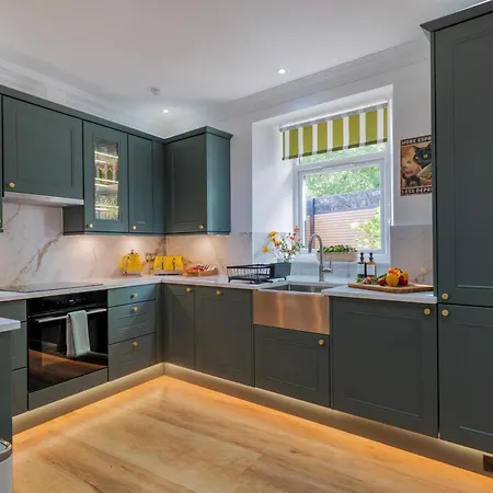 Beckside Cottage, Luxury Retreat With Garden, Park & Beck Views Holiday home