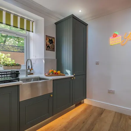 Beckside Cottage, Luxury Retreat With Garden, Park & Beck Views * Windermere